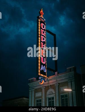 Orpheum Theatre signe de néon vintage la nuit, Minneapolis, Minnesota Banque D'Images