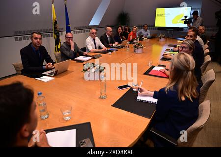 Bruxelles, Belgique. 21 juin 2024. Une réunion avec les partis N-va, Vooruit et CD&V, pour commencer la formation d’un nouveau gouvernement flamand, vendredi 21 juin 2024 à Bruxelles. BELGA PHOTO LAURIE DIEFFEMBACQ crédit : Belga News Agency/Alamy Live News Banque D'Images