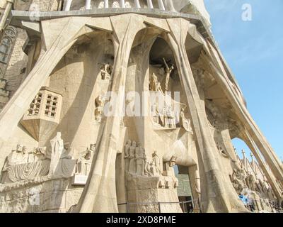 Détail des sculptures complexes de la Sagrada Familia à Barcelone Banque D'Images