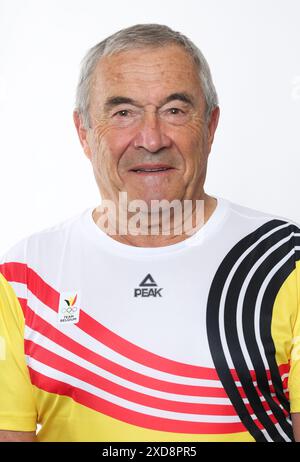 Bruxelles, Belgique. 21 juin 2024. L’entraîneur belge de natation André Heneveaux photographié lors d’une séance photo pour le Comité Olympique belge BOIC - COIB avant les Jeux Olympiques de Paris 2024, à Bruxelles, vendredi 21 juin 2024. BELGA PHOTO VIRGINIE LEFOUR crédit : Belga News Agency/Alamy Live News Banque D'Images
