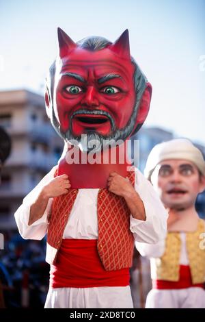 La grande tête du diable dans la procession du Corpus Christi Banque D'Images