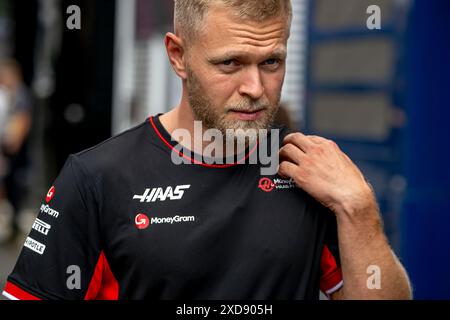 Montmelo, Espagne, 21 juin 2024, Kevin Magnussen, du Danemark, concourt pour Haas F1. The Build Up, 10e manche du championnat de formule 1 2024. Crédit : Michael Potts/Alamy Live News Banque D'Images