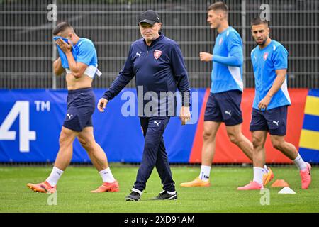 Norderstedt, Allemagne. 21 juin 2024. L'équipe tchèque de football s'entraîne avant le match du Groupe F contre la Géorgie lors des Championnats d'Europe de football à Norderstedt, Allemagne, le 21 juin 2024. Deuxième de l'entraîneur de gauche Ivan Hasek. Crédit : vit Simanek/CTK photo/Alamy Live News Banque D'Images
