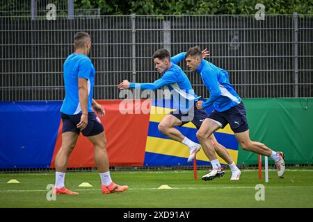 Norderstedt, Allemagne. 21 juin 2024. L'équipe tchèque de football s'entraîne avant le match du Groupe F contre la Géorgie lors des Championnats d'Europe de football à Norderstedt, Allemagne, le 21 juin 2024. De droite Robin Hranac et Martin Vitik. Crédit : vit Simanek/CTK photo/Alamy Live News Banque D'Images