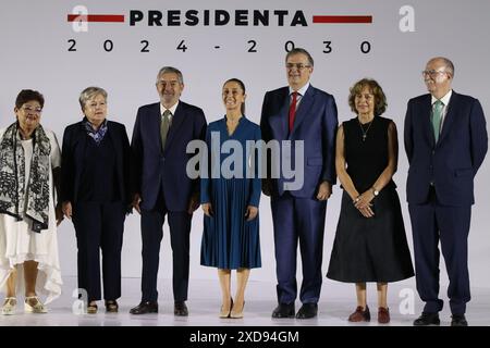 Non exclusif : (de gauche à droite) avocate mexicaine Ernestina Godoy Ramos en tant que conseillère juridique, Alicia Bárcena Ibarra en tant que secrétaire à l'environnement et aux ressources naturelles, J Banque D'Images