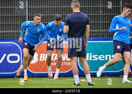 Norderstedt, Allemagne. 21 juin 2024. L'équipe tchèque de football s'entraîne avant le match du Groupe F contre la Géorgie lors des Championnats d'Europe de football à Norderstedt, Allemagne, le 21 juin 2024. De gauche Patrik Schick et Adam Hlozek. Crédit : vit Simanek/CTK photo/Alamy Live News Banque D'Images