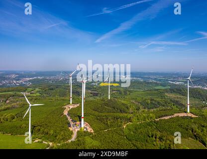 Vue aérienne, site de construction du parc éolien de Stoppelberg entre Hohenlimburg et Brechtefeld, nouvelles éoliennes dans la zone forestière avec des dommages forestiers, entre Banque D'Images