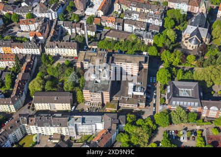 Vue aérienne, Hôpital catholique aménagé-Josefs-Hospital à Dreieckstraße, église catholique aménagé Josef et école secondaire Altenhagen, quartier résidentiel à Al Banque D'Images