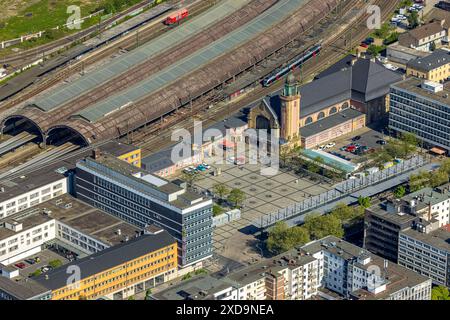 Vue aérienne, bâtiment de la gare principale de Hagen avec parvis de gare Berliner Platz, Deutsche Bahn AG, ville de taille moyenne, Hagen, région de la Ruhr, Rhénanie-du-Nord-Wes Banque D'Images