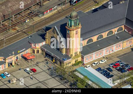 Vue aérienne, bâtiment de la gare principale de Hagen avec parvis de gare Berliner Platz, Deutsche Bahn AG, ville de taille moyenne, Hagen, région de la Ruhr, Rhénanie-du-Nord-Wes Banque D'Images