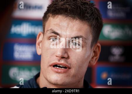 Francfort, Tyskland. 21 juin 2024. Joakim Maehle lors de la zone mixte de l'équipe nationale danoise masculine à Freudenstadt, Allemagne, vendredi 21 juin 2024. L'équipe nationale de football rencontre la Serbie le mardi 25 juin 2024. (Photo : Liselotte Sabroe/Ritzau Scanpix) crédit : Ritzau/Alamy Live News Banque D'Images