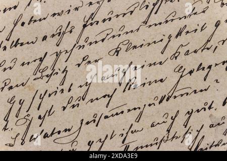 Gros plan de texte manuscrit vintage sur papier vieilli. Banque D'Images