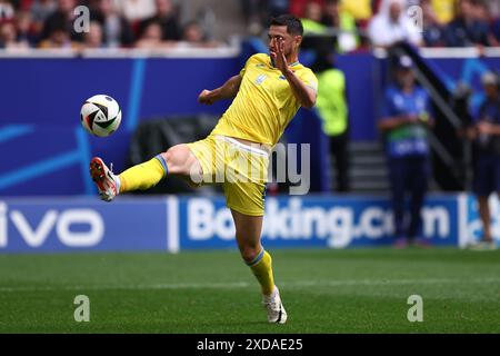 Dusseldorf, Allemagne. 21 juin 2024. Roman Yaremchuk, ukrainien, en action lors du match de l'UEFA Euro 2024 Groupe E opposant la Slovaquie et l'Ukraine à la Dusseldorf Arena le 21 juin 2024 à Dusseldorf, Allemagne. Crédit : Marco Canoniero/Alamy Live News Banque D'Images