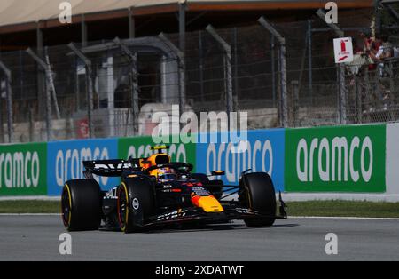 Barcelone, Espagne. 11 juin 2024. Sport automobile : Championnat du monde de formule 1, Grand Prix d'Espagne, 2ème essais libres Sergio Perez du Mexique de l'équipe Oracle Red Bull est sur la piste à Barcelone. Crédit : Hasan Bratic/dpa/Alamy Live News Banque D'Images