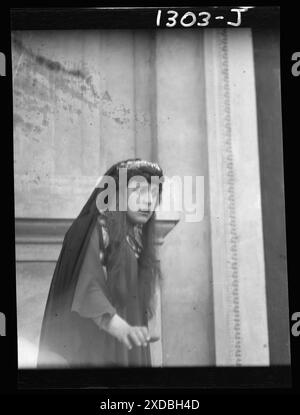 Production théâtrale avec Margaret Anglin et d'autres. Collection de photographies Genthe. Banque D'Images