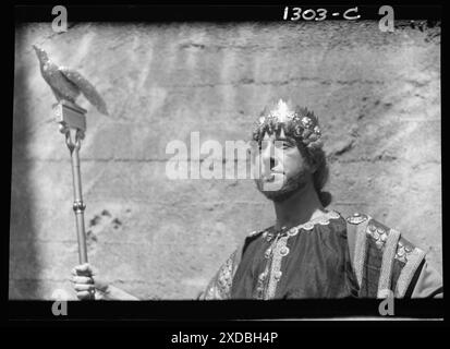 Production théâtrale avec Margaret Anglin et d'autres. Collection de photographies Genthe. Banque D'Images