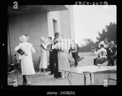 Faites la fête à « The Shallows », propriété de Lucien Hamilton Tyng, Southampton, long Island. Collection de photographies Genthe. Banque D'Images