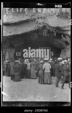 Performance de trottoir ou performance de carnaval, Cliff Dwellers. Collection de photographies Genthe. Banque D'Images