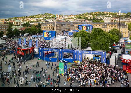 Visionnage public à Stuttgart. Motto zur UEFA EURO 2024 : Die ganze Stadt ein Stadion. // 14.06.2024 : Stuttgart, Baden-Württemberg, Deutschland, Europa *** public Viewing in Stuttgart devise de l'UEFA EURO 2024 toute la ville un stade 14 06 2024 Stuttgart, Baden Württemberg, Allemagne, Europe Banque D'Images