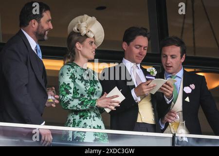 Ascot, Berkshire, Royaume-Uni. 21 juin 2024. Princesse Béatrice, son mari Edoardo Mapelli Mozzi et d'autres au Royal Ascot jour 4 à l'hippodrome d'Ascot dans le Berkshire. Crédit : Imageplotter/Alamy Live News Banque D'Images