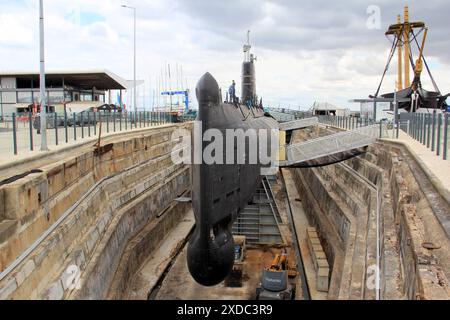 Barracuda Submarine, navire de la marine portugaise déclassé transformé en musée, amarré dans la zone riveraine de Cacilhas, Almada, Portugal Banque D'Images