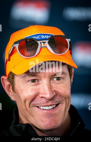 Salinas, Californie, États-Unis. 21 juin 2024. SCOTT DIXON (9 ans), pilote de LA SÉRIE NTT INDYCAR, d'Auckland, Nouvelle-Zélande, donne une interview aux médias lors du Firestone Grand Prix de Monterey week-end au WeatherTech Raceway Laguna Seca à Salinas, CA. (Crédit image : © Walter G. Arce Sr./ASP via ZUMA Press Wire) USAGE ÉDITORIAL SEULEMENT! Non destiné à UN USAGE commercial ! Banque D'Images