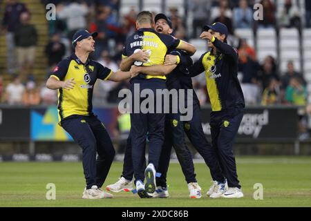 Durham célèbre la victoire lors du Vitality T20 Blast match entre Durham et Yorkshire Vikings au Seat unique Riverside, Chester le Street le vendredi 21 juin 2024. (Photo : Robert Smith | mi News) crédit : MI News & Sport /Alamy Live News Banque D'Images