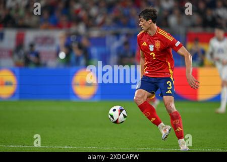 Robin le Normand (3) d'Espagne photographié lors d'un match de football entre les équipes nationales d'Espagne et d'Italie le 2ème jour de match du Groupe B dans la phase de groupes du tournoi UEFA Euro 2024 , le vendredi 20 juin 2024 à Gelsenkirchen , Allemagne . PHOTO SPORTPIX | David Catry Banque D'Images