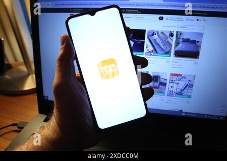 Auf einem Laptop wurde die Website des Online-Marktplatzes Temu abgerufen. Osdorf Hamburg *** le site de la place de marché en ligne Temu a été consulté sur un ordinateur portable Osdorf Hamburg Banque D'Images
