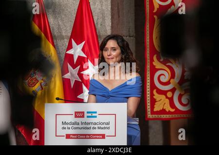 Madrid, Espagne. 21 juin 2024. La présidente de la Communauté de Madrid, Isabel Díaz Ayuso, a reçu cet après-midi à la Real Casa de Correos, siège de l'exécutif régional, le président de l'Argentine, Javier Milei, à qui elle a remis la Médaille internationale de la Communauté de Madrid. Crédit : D. Canales Carvajal/Alamy Live News Banque D'Images