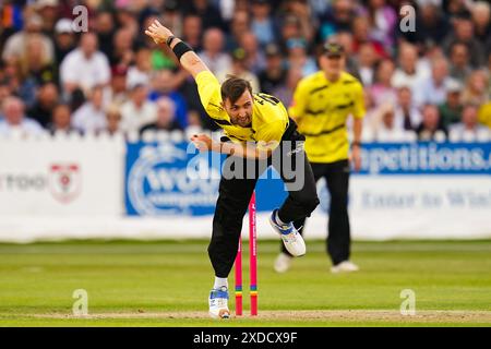 Bristol, Royaume-Uni, 21 juin 2024. Matt Taylor du Gloucestershire lors du match T20 Vitality Blast entre le Gloucestershire et le Somerset. Crédit : Robbie Stephenson/Gloucestershire Cricket/Alamy Live News Banque D'Images