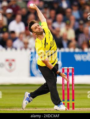 Bristol, Royaume-Uni, 21 juin 2024. Matt Taylor du Gloucestershire lors du match T20 Vitality Blast entre le Gloucestershire et le Somerset. Crédit : Robbie Stephenson/Gloucestershire Cricket/Alamy Live News Banque D'Images