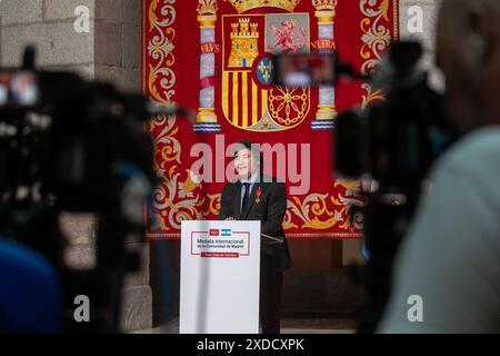 Madrid, Espagne. 21 juin 2024. Le Président de la République Argentine, Javier Milei, lors de la cérémonie de remise de la distinction honorifique de la Médaille internationale de la Communauté de Madrid à la Real Casa de Correos à Madrid, Espagne. La présidente de la Communauté de Madrid, Isabel Díaz Ayuso, a reçu cet après-midi à la Real Casa de Correos, siège de l'exécutif régional, le président de l'Argentine, Javier Milei, à qui elle a décerné la Médaille internationale de la Communauté de Madrid. Crédit : SOPA images Limited/Alamy Live News Banque D'Images