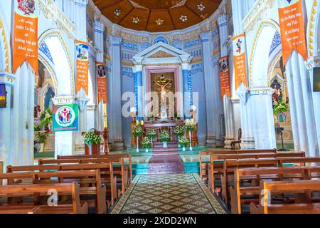 Vue de l'église Mang Lang à Phu Yen, Vietnam. L'église a été construite en 1892 dans un style gothique. Banque D'Images