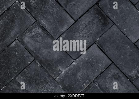 Pavage en zigzag blocs pierres motif carreaux de rue trottoir. Pierres de pavage. Pavé de rue, sentier de tuile de surface du sol, parc trottoir, route ou Banque D'Images