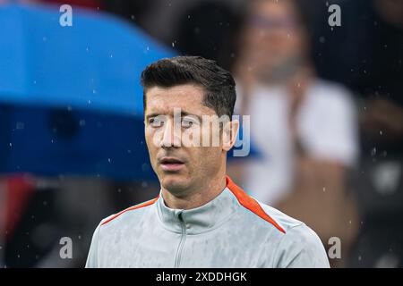 Berlin, Allemagne. 21 juin 2024. Robert Lewandowski, de Pologne, regarde avant le match de l'UEFA Euro 2024 Groupe d entre la Pologne et l'Autriche à Berlin, en Allemagne, le 21 juin 2024. Crédit : Xiao Yijiu/Xinhua/Alamy Live News Banque D'Images