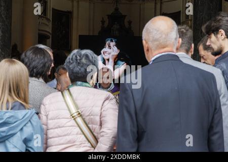 Namur, Belgique. 22 juin 2024. Cette photo montre la cérémonie funéraire de Jodie Devos, chanteuse d'opéra belge décédée le 16 juin d'un cancer, à Namur, samedi 22 juin 2024. BELGA PHOTO NICOLAS MAETERLINCK crédit : Belga News Agency/Alamy Live News Banque D'Images