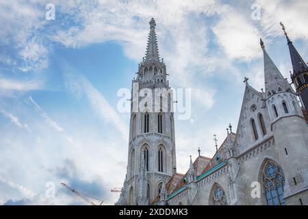 Budapest, Hongrie - juillet 8,2023 : église Matthias au Bastion des pêcheurs. Photo de haute qualité Banque D'Images