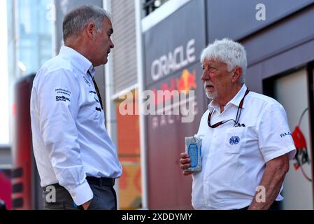 Barcelone, Espagne. 22 juin 2024. (De gauche à droite) : Dave Redding (GBR) Williams Racing Team Manager avec Herbie Blash (GBR) Conseiller principal permanent de la FIA auprès des directeurs de course de la FIA. Championnat du monde de formule 1, Rd 10, Grand Prix d'Espagne, samedi 22 juin 2024. Barcelone, Espagne. Crédit : James Moy/Alamy Live News Banque D'Images