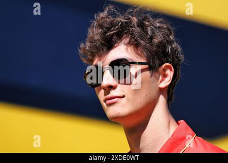 Barcelone, Espagne. 22 juin 2024. Oliver Bearman (GBR) Ferrari Reserve Driver. 22.06.2024. Championnat du monde de formule 1, Rd 10, Grand Prix d'Espagne, Barcelone, Espagne, jour de qualification. Le crédit photo devrait se lire : XPB/Alamy Live News. Banque D'Images