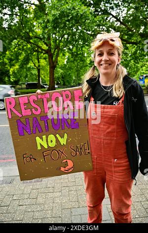 LONDRES, ROYAUME-UNI. 22 juin 2024. Restore nature Now commencer à assembler à Park Lane, Londres, Royaume-Uni. Crédit : Voir Li/Picture Capital/Alamy Live News Banque D'Images