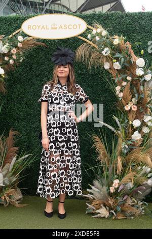 Ascot, Royaume-Uni. 22 juin 2024. Fabuleuse mode le cinquième jour de Royal Ascot à l'hippodrome d'Ascot dans le Berkshire. Crédit : Maureen McLean/Alamy Live News Banque D'Images