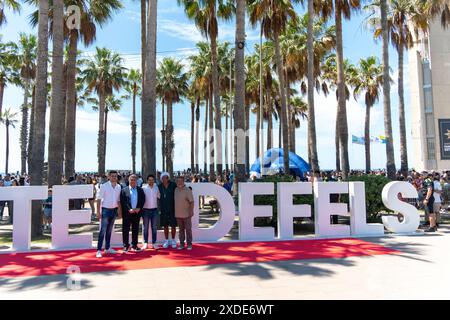 Castelldefels inaugure le Walk of Fame, dans le style hollywoodien, pour honorer les résidents illustres de la ville. Dans ce cas, ils ont rendu hommage à Ronaldinho et Joan Laporta, qui ont tous deux résidé dans la ville côtière de Barcelone. L'événement a été rempli de fans de l'ancien joueur de Barcelone et Milan. Castelldefels inaugura el Paseo de la fama, al estilo de Hollywood, a vecinos ilustres de la población. En este caso, han homenajeado a Ronaldinho y Joan Laporta, que los dos han residido en la población costanera barcelonesa. El evento ha estado repleto de fans del exjugador Banque D'Images