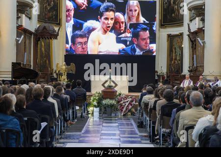 Namur, Belgique. 22 juin 2024. Cette photo montre la cérémonie funéraire de Jodie Devos, chanteuse d'opéra belge décédée le 16 juin d'un cancer, à Namur, samedi 22 juin 2024. BELGA PHOTO NICOLAS MAETERLINCK crédit : Belga News Agency/Alamy Live News Banque D'Images