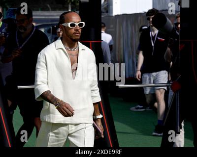 Barcelone, Espagne. 22 juin 2024. L'arrivée de Lewis Hamilton avant le Grand Prix F1 de Catalogne sur le circuit de Catalunya Barcelone le 22 juin 2024 crédit : Independent photo Agency Srl/Alamy Live News Banque D'Images