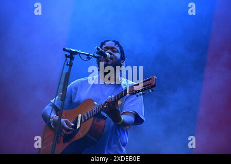 Prague, République tchèque. 20 juin 2024. Le chanteur et compositeur britannique Michael Kiwanuka se produit en direct sur scène lors de la première journée du festival de musique d'été en plein air Metronome Prague 2024. (Photo de Tomas Tkacik/SOPA images/SIPA USA) crédit : SIPA USA/Alamy Live News Banque D'Images