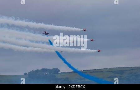 Whiteabbey, comté d'Antrim, Irlande du Nord. 22 juin 2024. Journée des forces armées - les flèches rouges de la RAF affichent l'équipe en vol lors de l'événement de la Journée des forces armées d'aujourd'hui. Crédit : CAZIMB/Alamy Live News. Banque D'Images