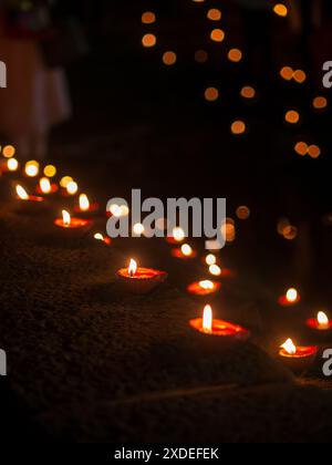 Diyas, lampes à l'occasion de Dev Deepawali Inde Banque D'Images