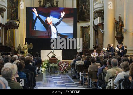 Namur, Belgique. 22 juin 2024. Cette photo montre la cérémonie funéraire de Jodie Devos, chanteuse d'opéra belge décédée le 16 juin d'un cancer, à Namur, samedi 22 juin 2024. BELGA PHOTO NICOLAS MAETERLINCK crédit : Belga News Agency/Alamy Live News Banque D'Images