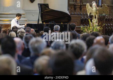 Namur, Belgique. 22 juin 2024. Cette photo montre la cérémonie funéraire de Jodie Devos, chanteuse d'opéra belge décédée le 16 juin d'un cancer, à Namur, samedi 22 juin 2024. BELGA PHOTO NICOLAS MAETERLINCK crédit : Belga News Agency/Alamy Live News Banque D'Images